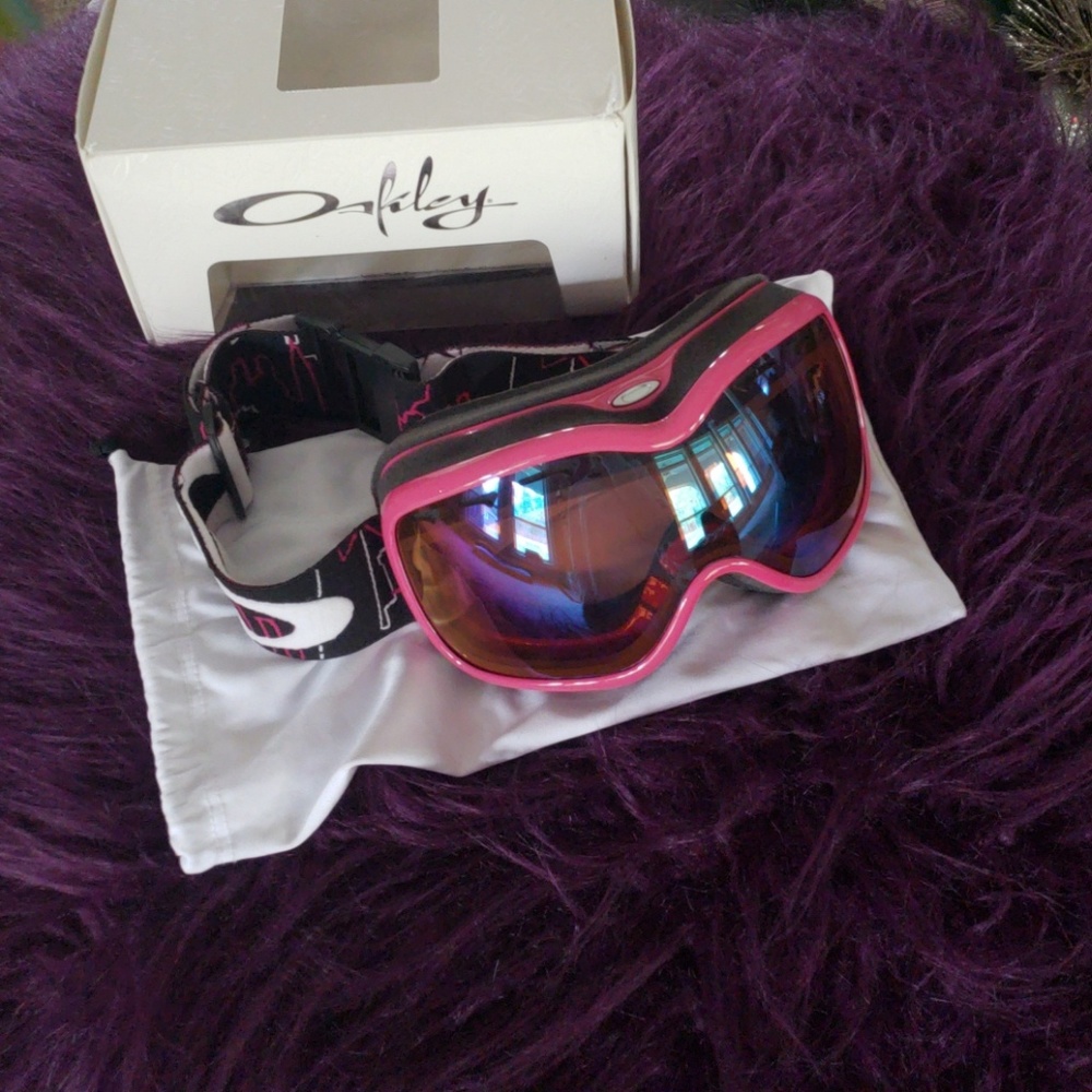 OAKLEY women's ski goggles